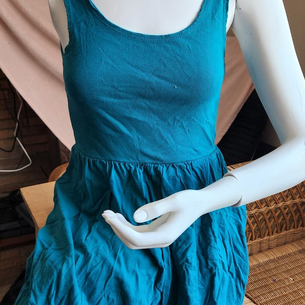 I Love H81 pouffy teal dress Medium